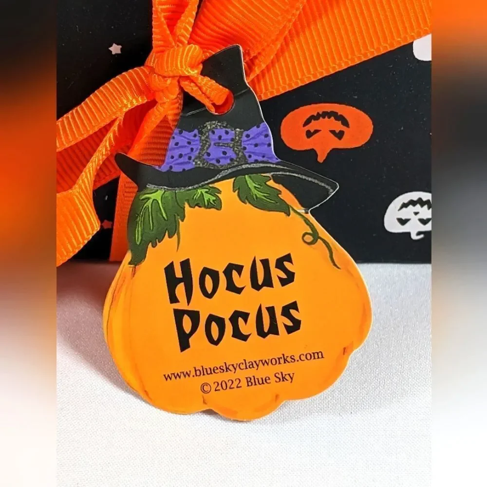 New In Box Blue Sky Clayworks 2022 Happy Halloween Ghosts Salt And Pepper Set